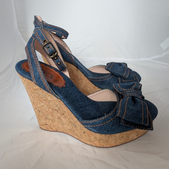 Red Denim Bow Wedge Sandals - Picture 3 of 12